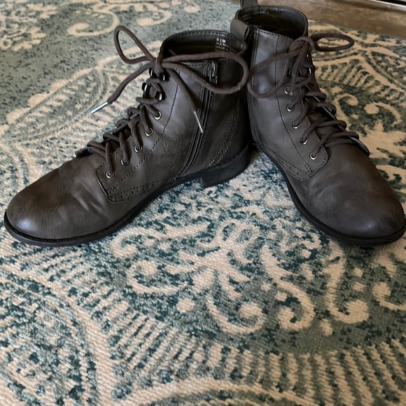 Cliffs by White Mountain Boot - Picture 3 of 6